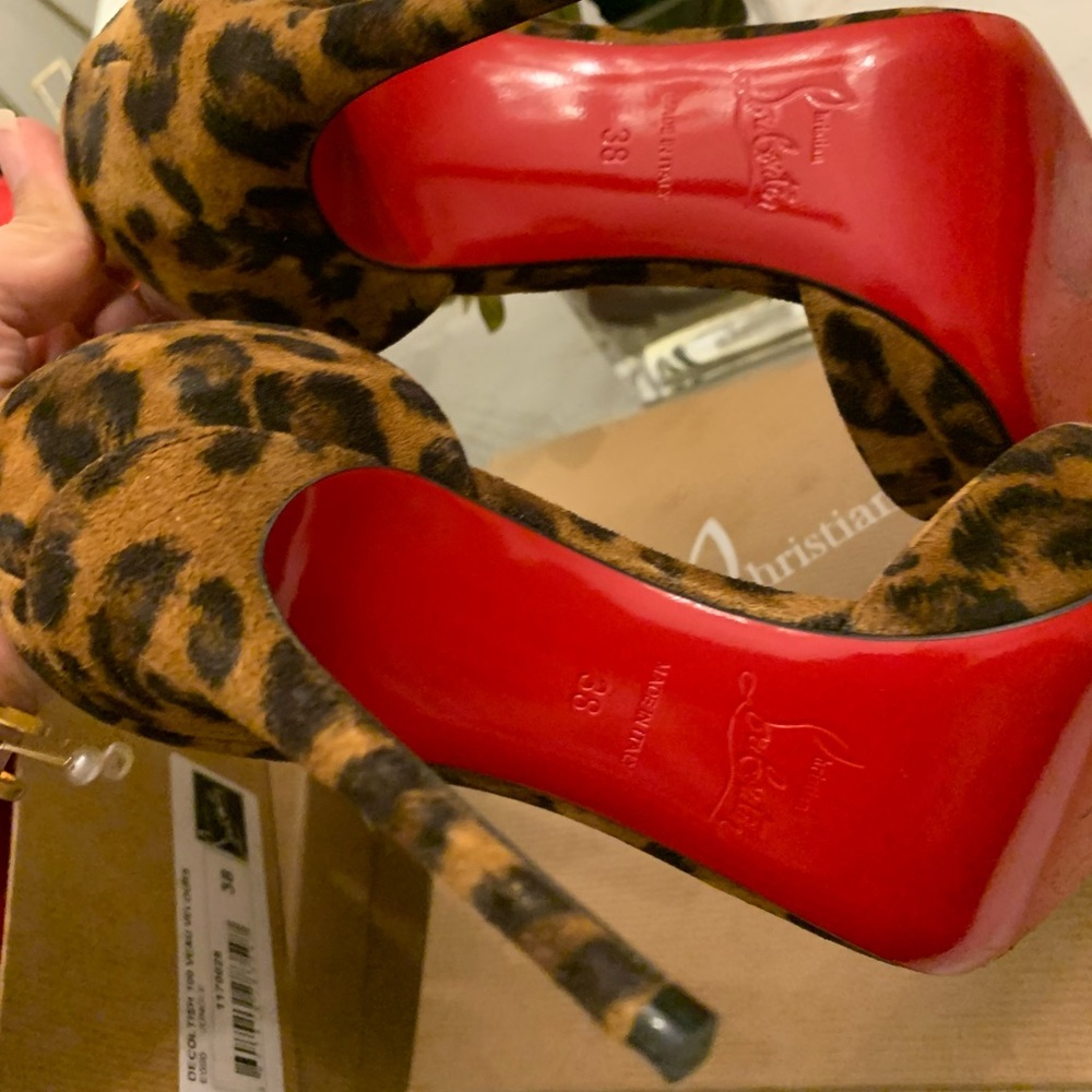 Christian Louboutin - Picture 7 of 8